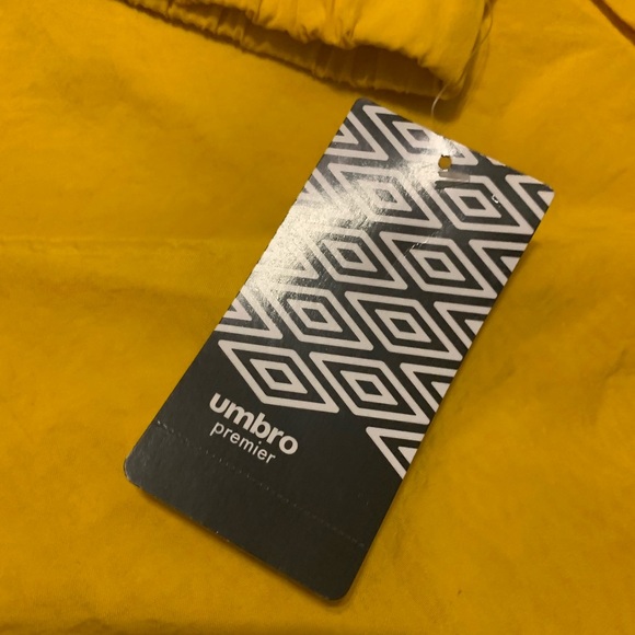 Umbro Packable Coaches Jacket Golden Rod - Picture 2 of 5